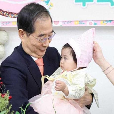 韩国一地迎来新生儿,总理称之为国家喜事