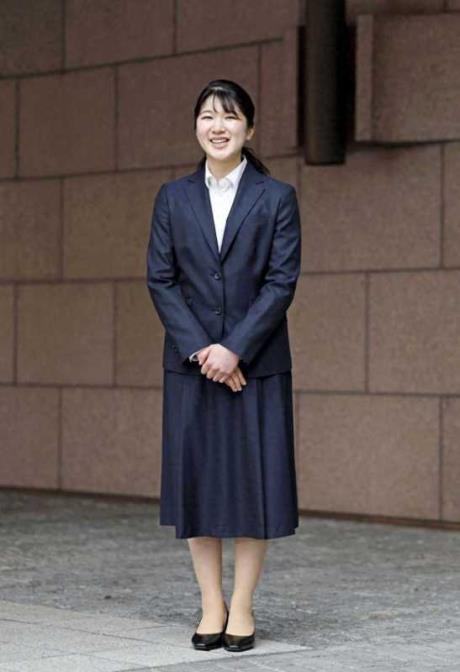 日本天皇的独生女成为每月薪水7千日元的工薪族